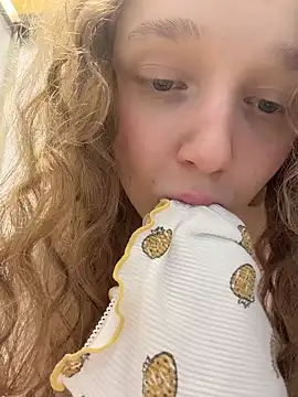 outside_rosy (F teen) - Pants off and spread my ass