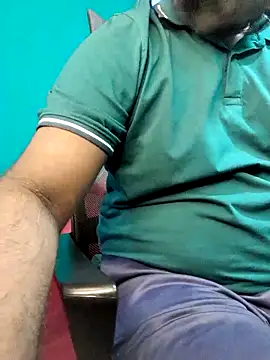 rayansmith_ (M young) - Rub my bulge over clothes
