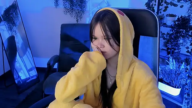 elainebeness (F young) - i like ur style!
