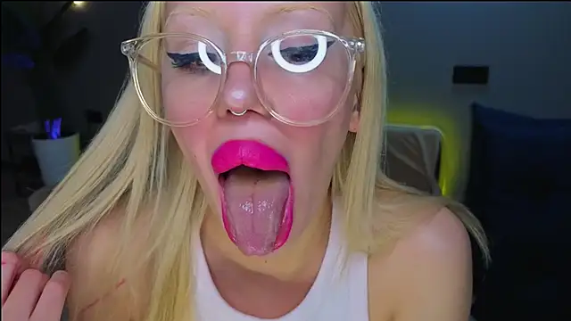 luna_beverly - Luna_Beverly's free webcam - UK Sex Cams