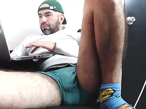 hairyandbigmann - Hairyandbigmann's free webcam - UK Sex Cams