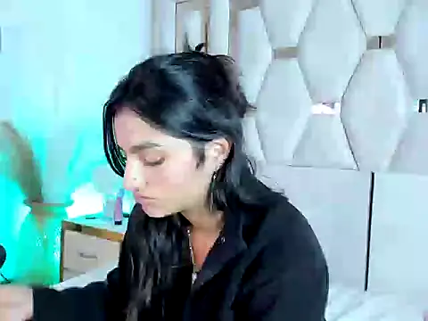 trixie_fox (F teen) - SHOW PUSSY 5 MINUTES😈🔥🌸🌸