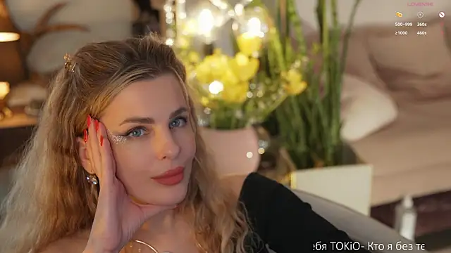 Lady--M webcam