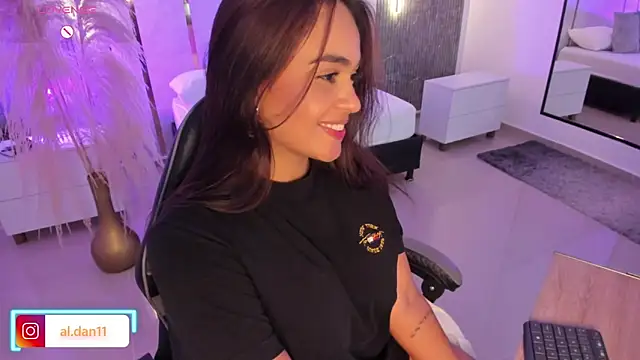 alana_dantes_ webcam
