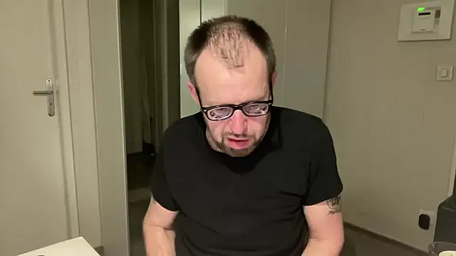 fabioglasses - FABIOGLASSES's free webcam - UK Sex Cams