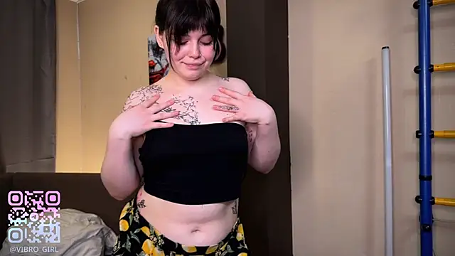 LoveIyBarbie webcam
