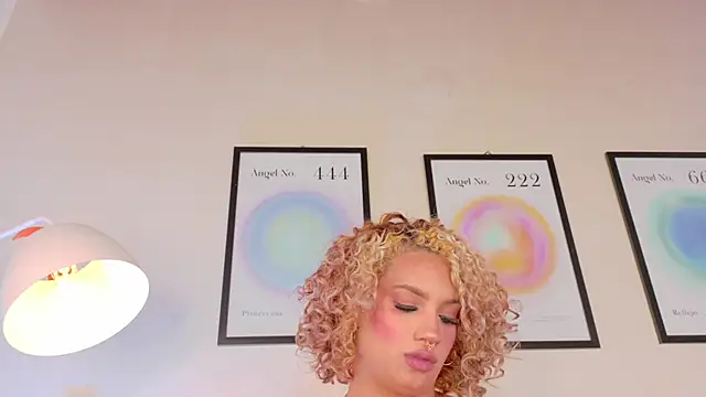 Arianabromw webcam