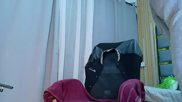 Oliver_bigblack_cock live sex cam