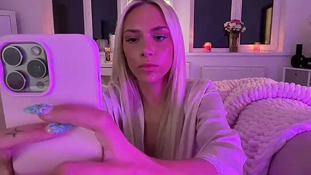 Naughtyblondex from StripChat is Freechat