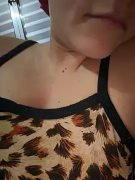 jullyc (F young) - Plug anal P