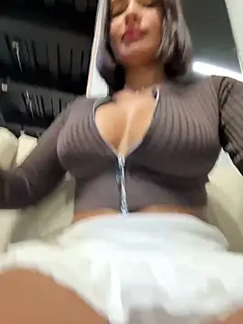 irina_velvett (Ask my age) - Flahs tits 😈💦