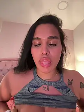 Model: Bella__Wood