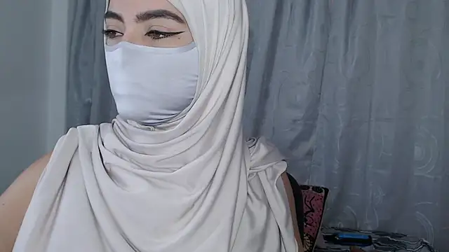 jade_nassar (F young) - Deep throat + spit on tits