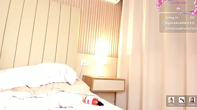 frida-kiroga (F young) - Show my pussy with a lot of oil