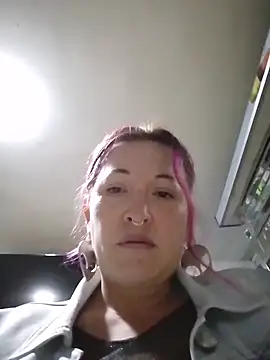 sophie_banger (G milf) - Take off Bra Let man near touch Tits 😏