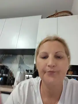 Divineblond webcam