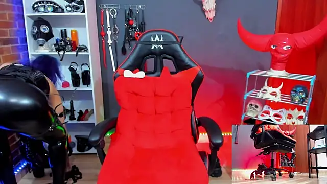 Yelena_LatexMaiden