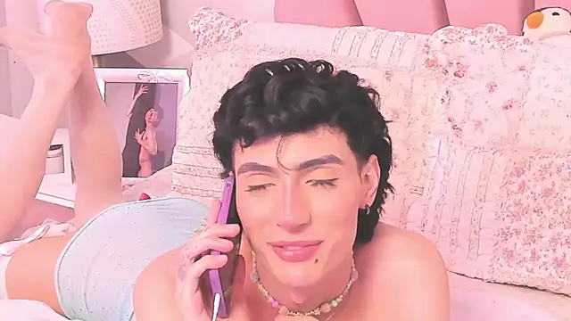 KylieMonnett live sex cam