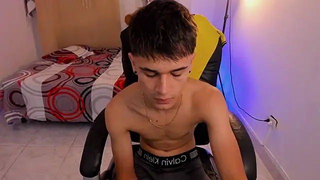 aron_boyy (M twink) - MY DICK HARD