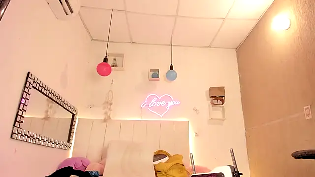 lilith_horny - Lilith_horny's free webcam - UK Sex Cams
