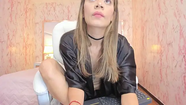 Emily_Whinfre webcam