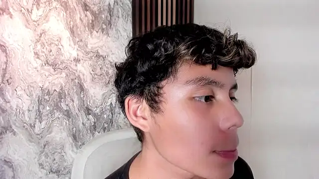 nathanbelll (M twink) - undress & shake booty