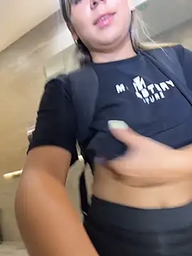 melodyrey__ (F teen) - GO TO A STORE🫣