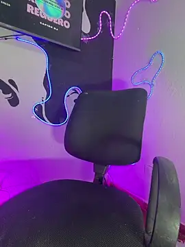 Model: abrilbigcock