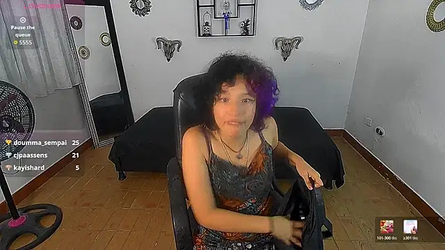 chaotic_purple - Chaotic_purple's free webcam - UK Sex Cams