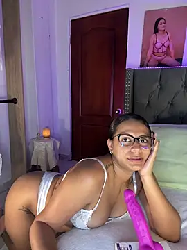 ema_zoe webcam