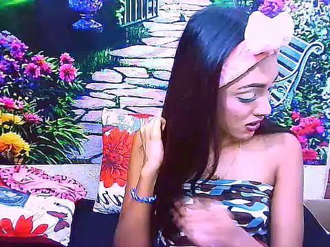 IndianPretty14u2Luv webcam