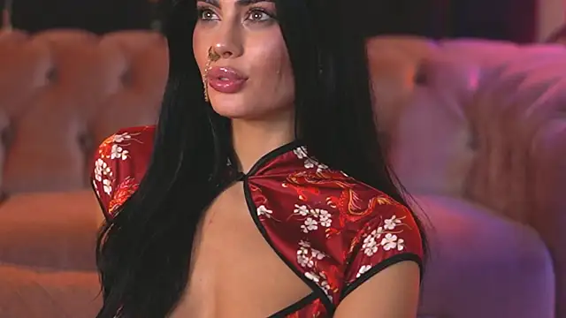 RavennaDArcy Live Webcam on Stripchat
