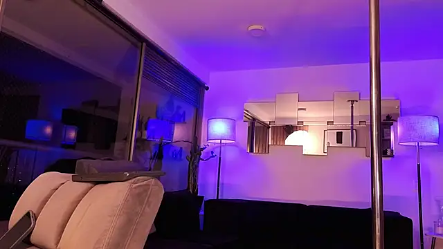 mandi4pole_ live sex cam