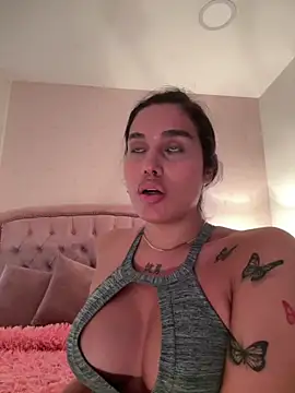 Model: Bella__Wood