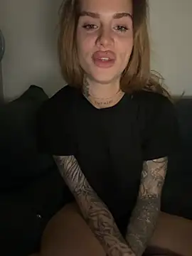  EmiliaCatalina chat room