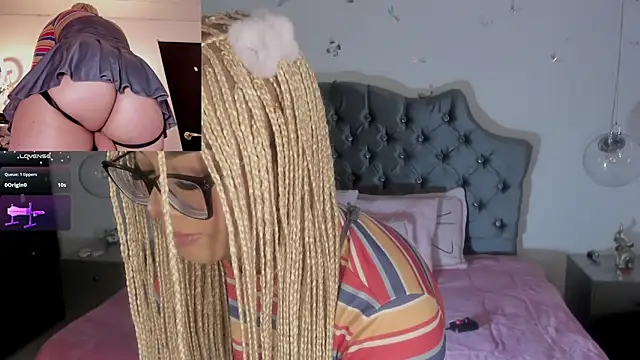 conny__curly webcam