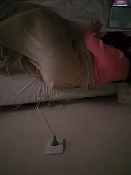 queen_laila (F milf) - Take off top