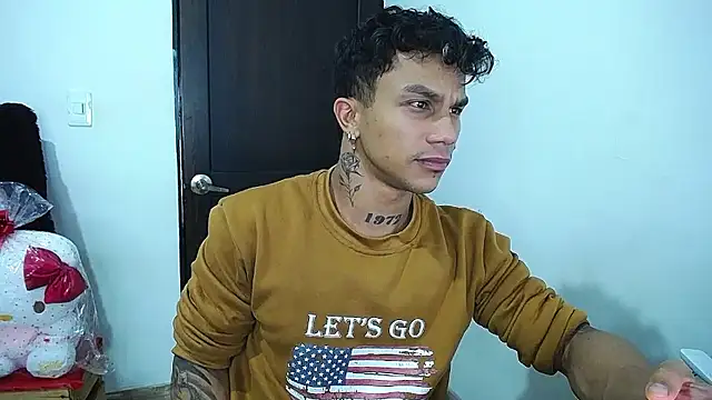 Leonard_Price live sex cam