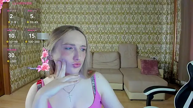 Model: Vi_Luxy