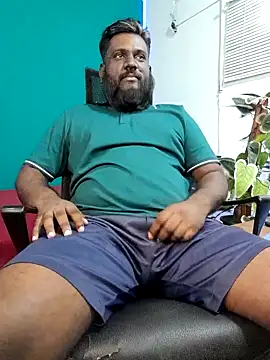 rayansmith_ (M young) - Rub my bulge over clothes