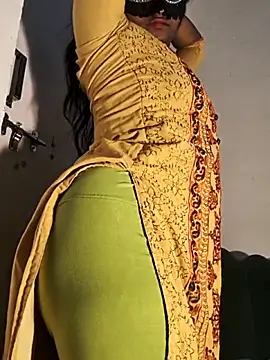 DIRTYSECRET_QUEEN_07
