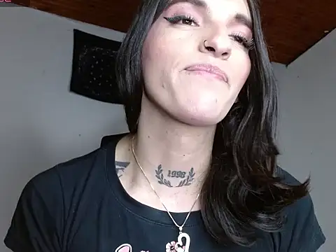 Model: Scarlett_crastrawberry