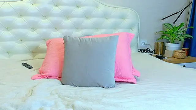ladysweetwife - LadySweetWife's free webcam - UK Sex Cams