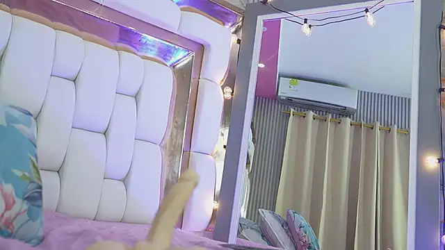 kinkylittlegirll
