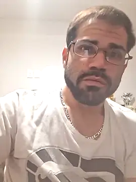 Live sex cam of Zander823