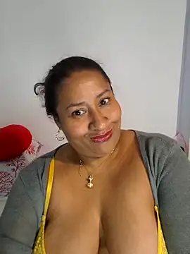 nyomi_browm (F milf) - dildo in pussy