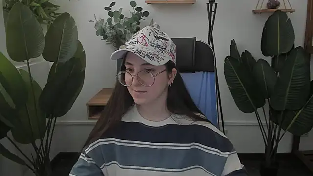 VirtuallVoyant live sex cam