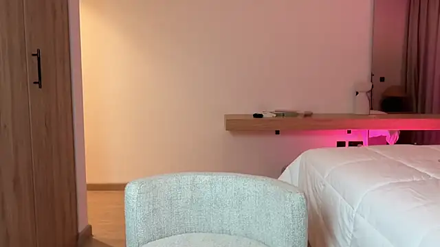 xo_madeline (F young) - pillow ride