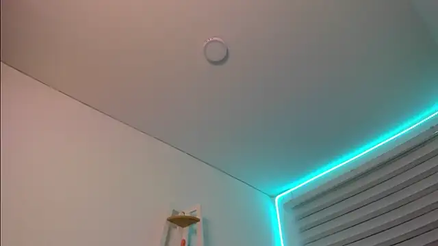 Sara_Red_X