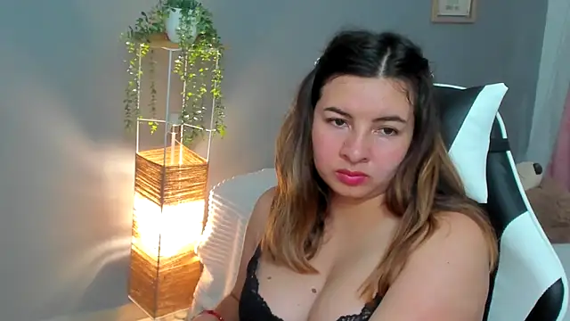 __emma__11__lecat_ - __Emma__11__Lecat_'s free webcam - UK Sex Cams